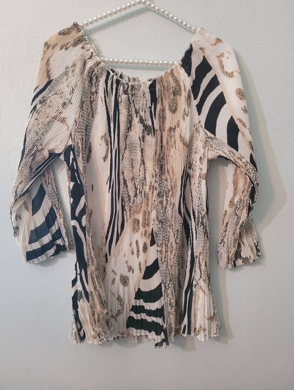 Unique Stretchy Animal Print Retro Off The Shoulder Top Size XL New Without Tag!